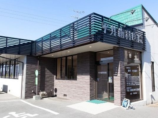 施設の正面外観  