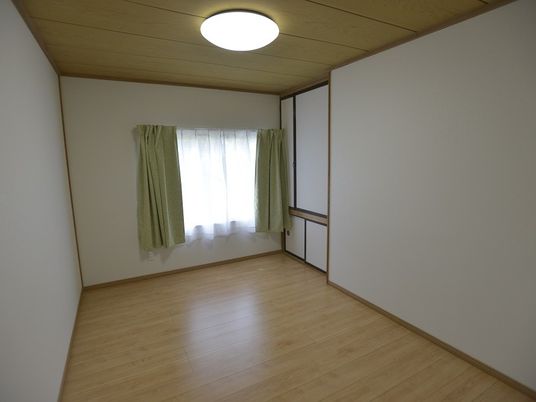 明るい空の居室  