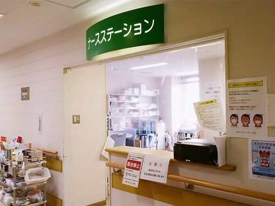 ナースステーションの受付  