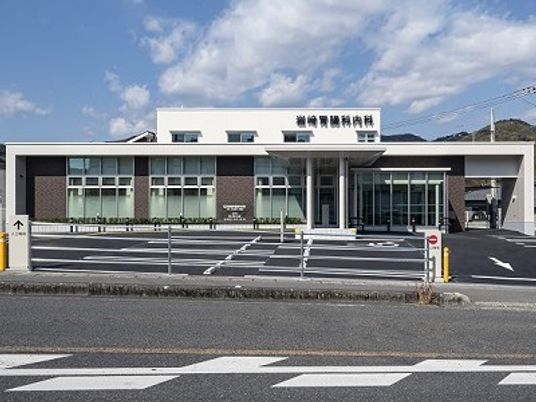 明るい外観の建物  