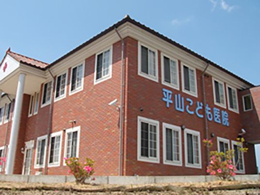 赤レンガの建物外観  