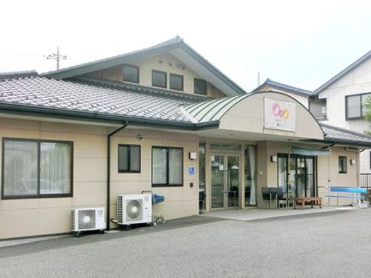 広々とした明るいエントランス