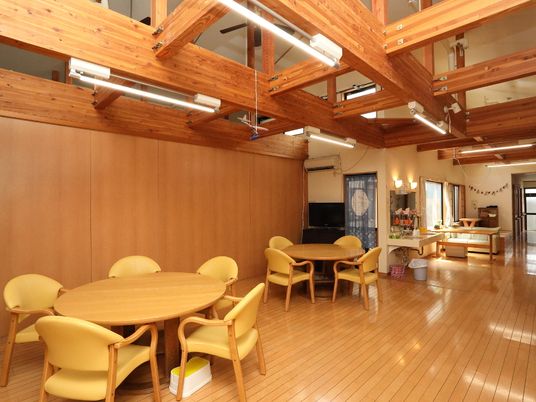 木造の温もりあるダイニング