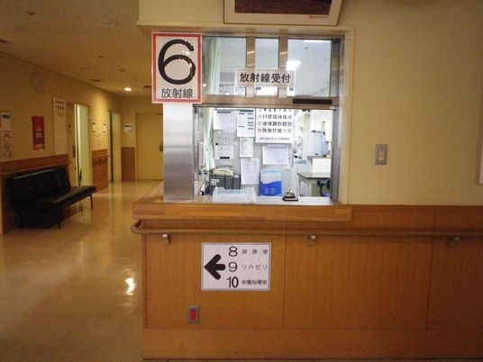 放射線受付のある廊下  