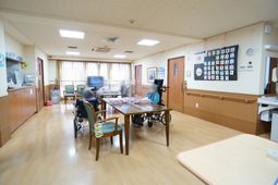 温かみのあるダイニングルーム