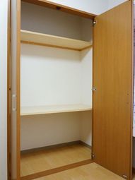 開いた扉の収納スペース