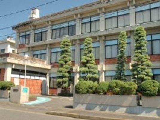 建物正面の外観  