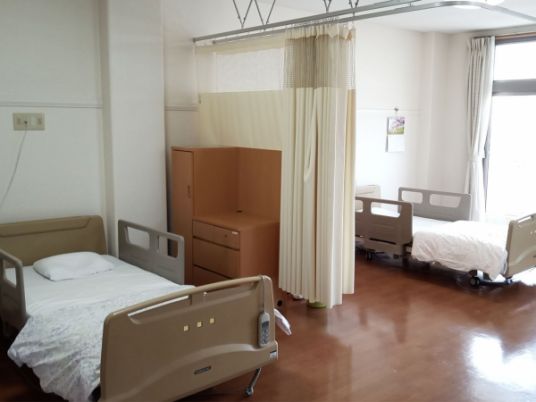 光が優しく差し込む居室