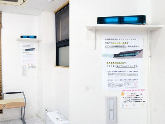 案内掲示のある廊下  