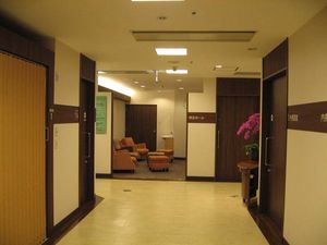 落ち着いた空間の廊下