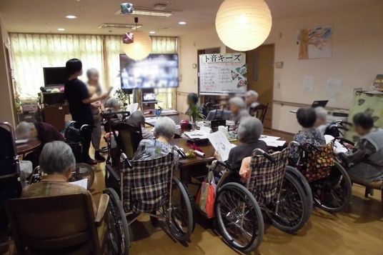 交流を楽しむラウンジ