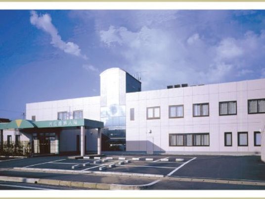白い建物の外観  