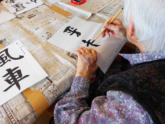 書道を楽しむ人の居室 居室 ゆったりとしたスペースで書道を楽しむことができます。自然光が入り、明るい環境です。