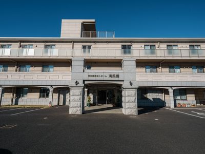 建物の正面玄関