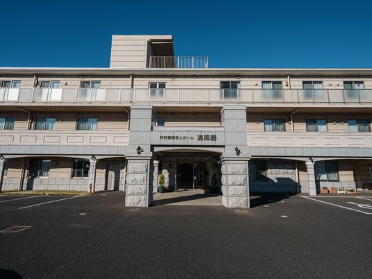 建物の正面玄関