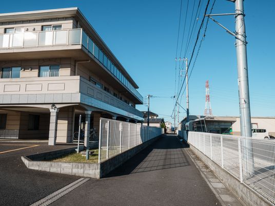 三階建ての建物