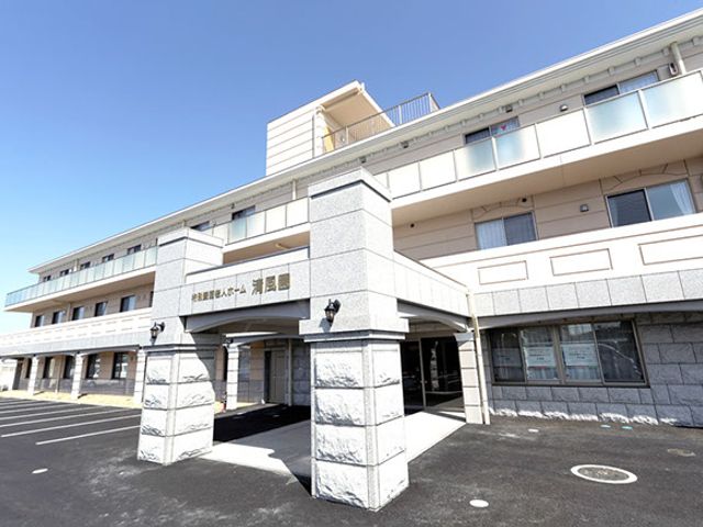 ゆとりあるエントランス エントランス ゆとりのある入口が迎える、心地よい明るさのエントランスです。広々としたアプローチが印象的です。