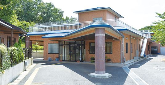 広々とした明るいエントランス