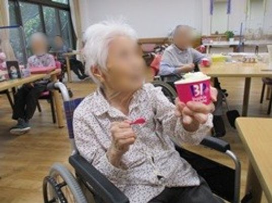 自然光あふれるダイニング