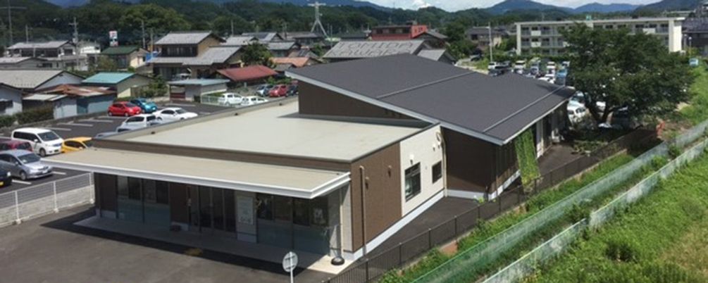 ゆったりとした施設の外観