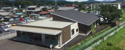ゆったりとした施設の外観