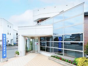 ガラス張りの外観  