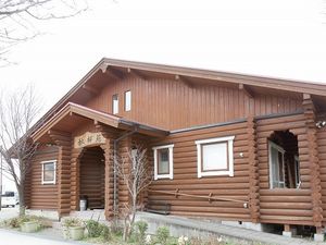 木造の施設外観  