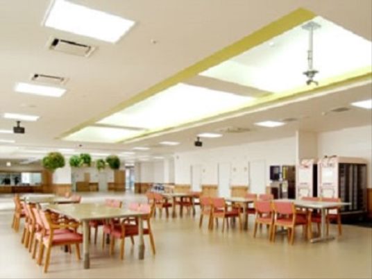 清潔感ある食堂スペース