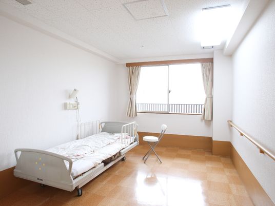 明るい個室の居室