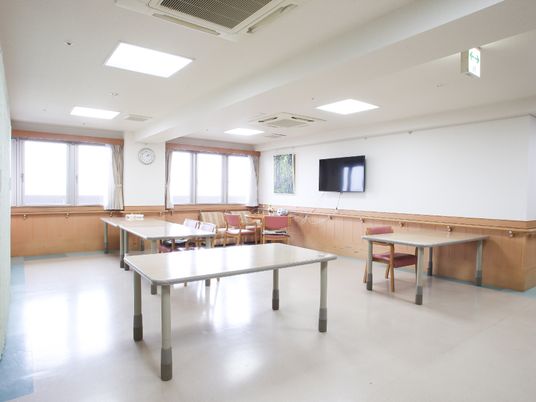 清潔な明るい食堂空間