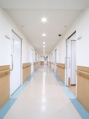 明るい清潔な廊下