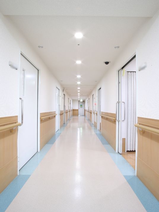 明るい清潔な廊下