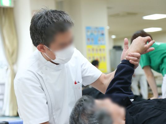 スタッフと利用者のリハビリ