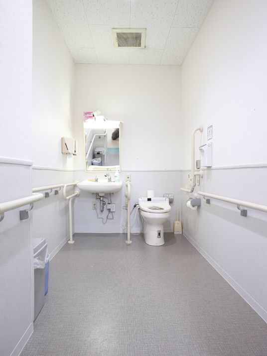 バリアフリー対応のトイレ