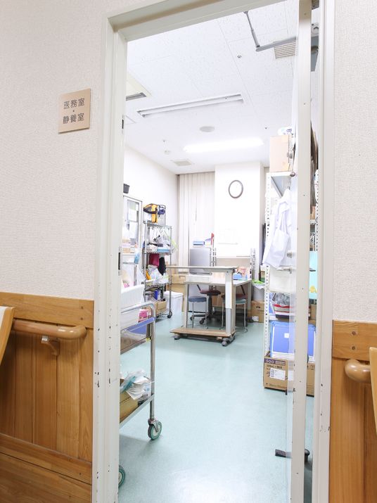 機能訓練室の明るい空間