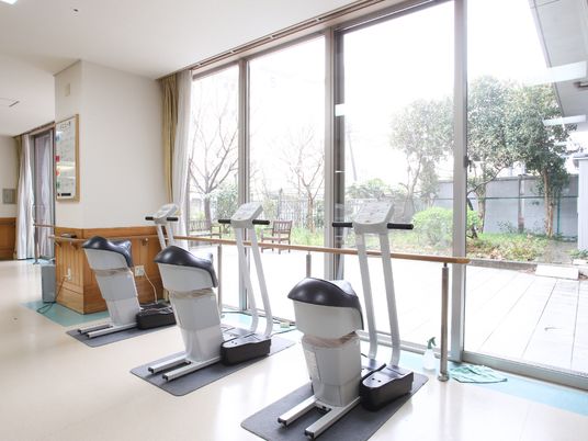 明るい機能訓練室