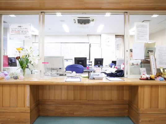 明るく開放的なフロント