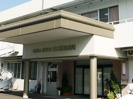 施設の正面外観  