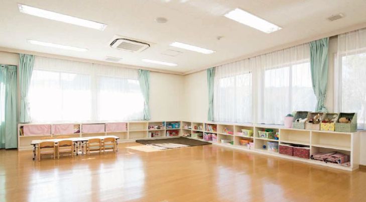 自然光が入る多目的室