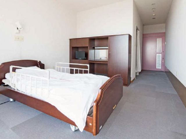 落ち着いた雰囲気の居室 居室 広々とした居室は明るく静かな雰囲気で、リラックスして過ごせます。