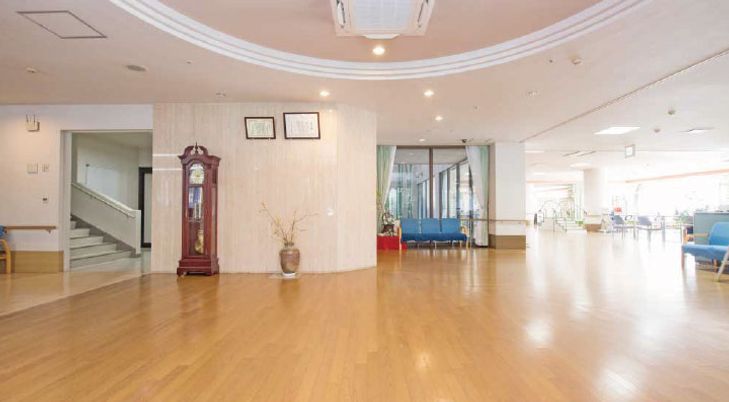 ** 広々としたラウンジ