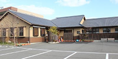 落ち着いた雰囲気の外観