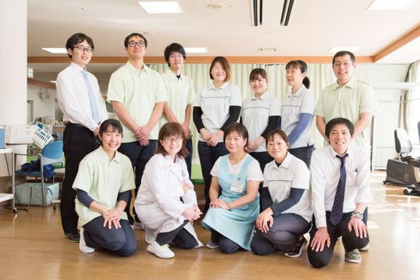 スタッフの笑顔と共に室内