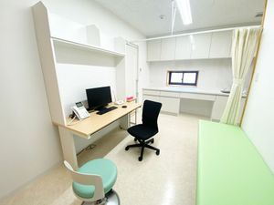 明るい相談室の内観  