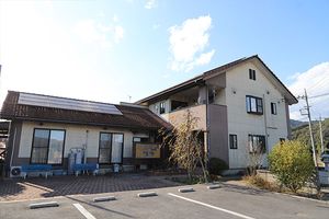 山間に佇む施設外観