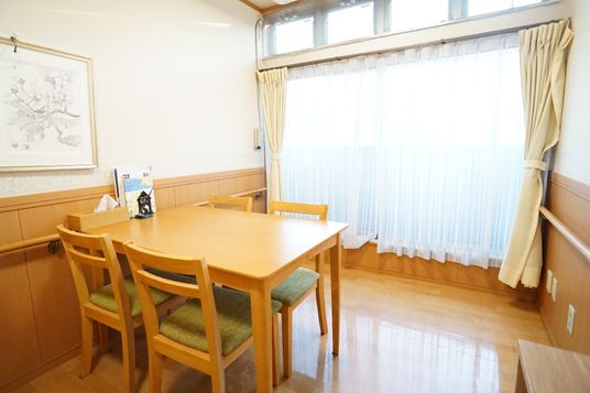 落ち着いた雰囲気の食堂