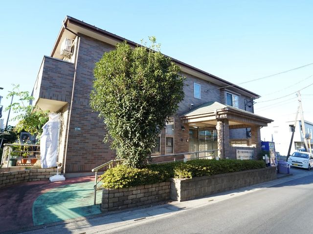 外で見る施設の外観 外観 緑に囲まれた明るい施設外観で、入りやすい雰囲気です。地域に根ざした暖かな環境があなたを待っています。