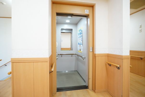 廊下の自動ドア