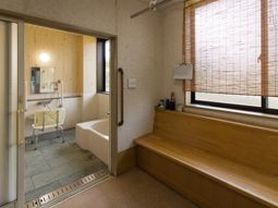 バリアフリーの浴室設備