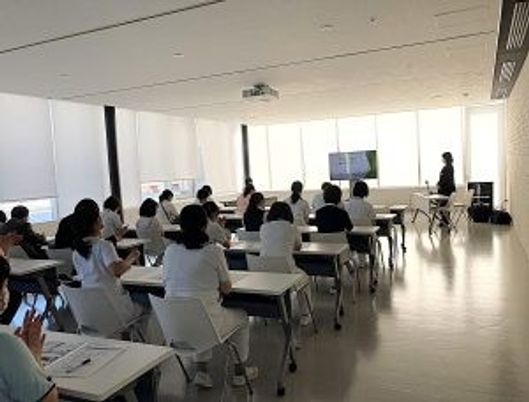 研修中の食堂  